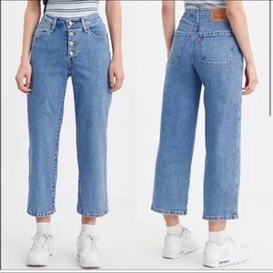 Levi's Women's Light Blue High Cropped Wide Leg Jeans, size 27